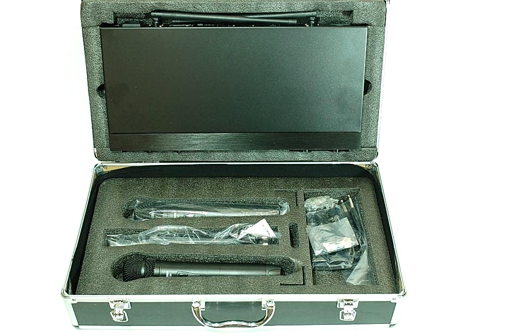 Двоен UHF микрофон Mic320 с акумулатори