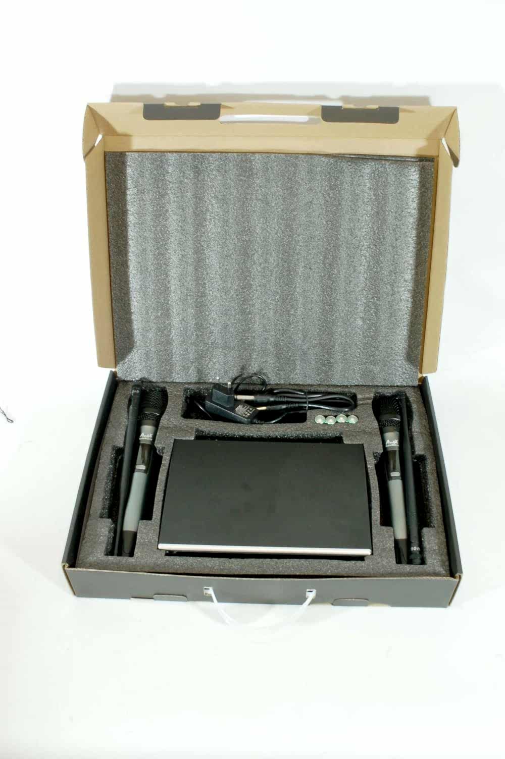 Двоен UHF микрофон MU218 със сменяема честота