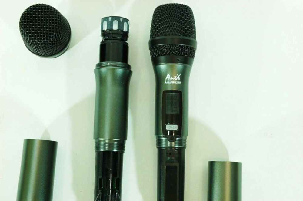 Двоен UHF микрофон MU218 със сменяема честота