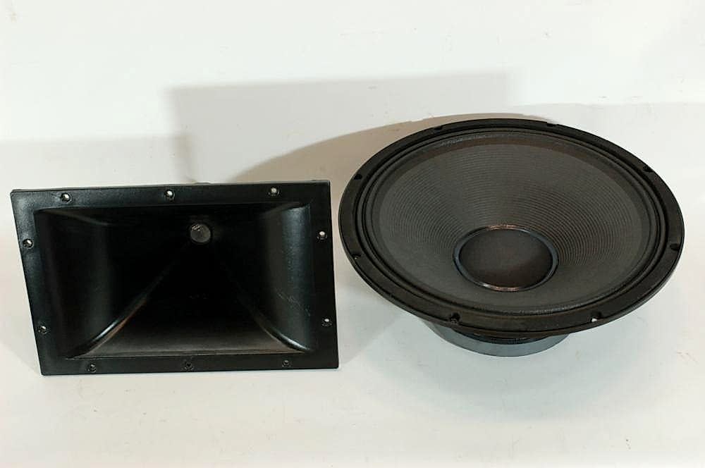 15" Тонколона SRX715