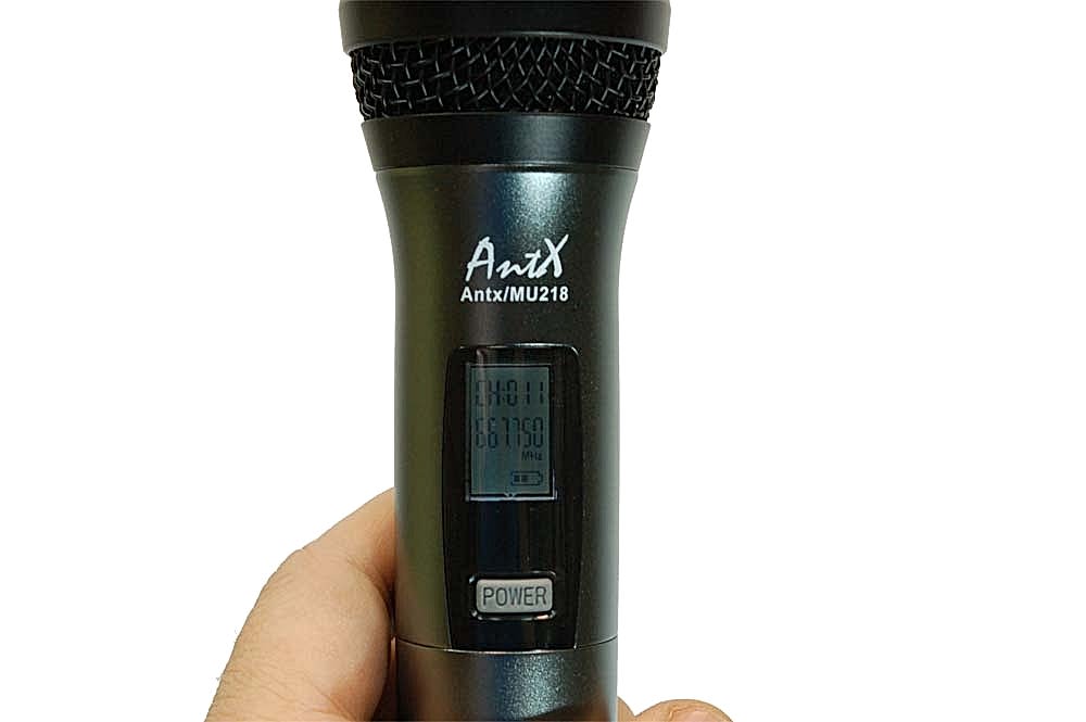 Двоен UHF микрофон MU218 със сменяема честота