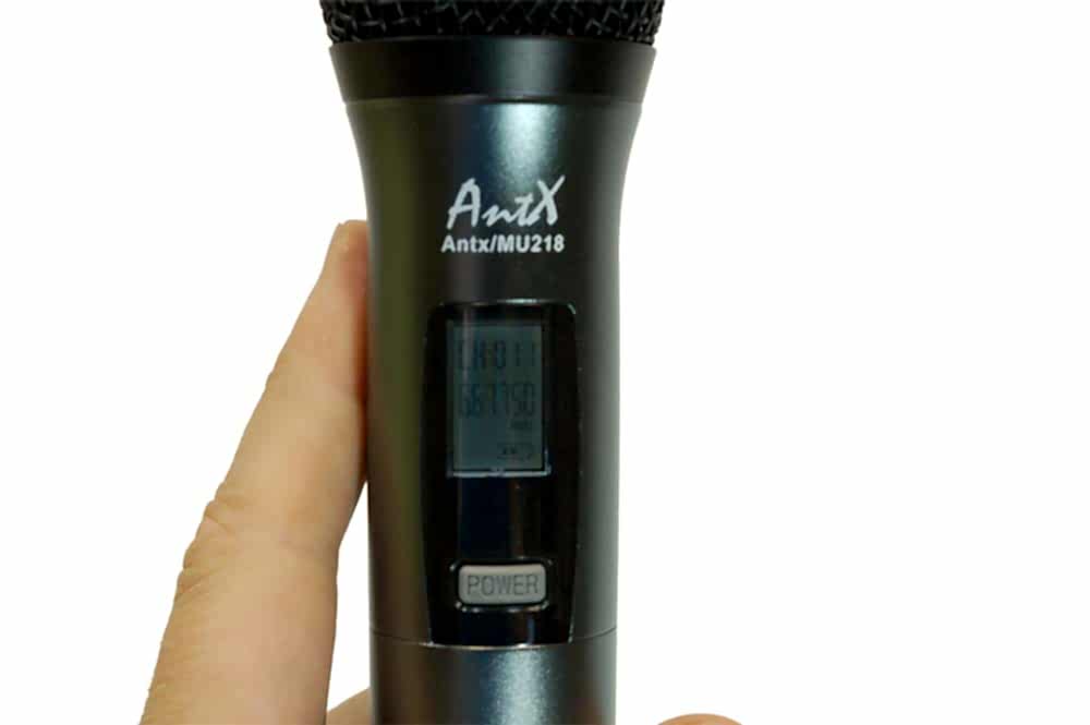 Двоен UHF микрофон MU218 със сменяема честота