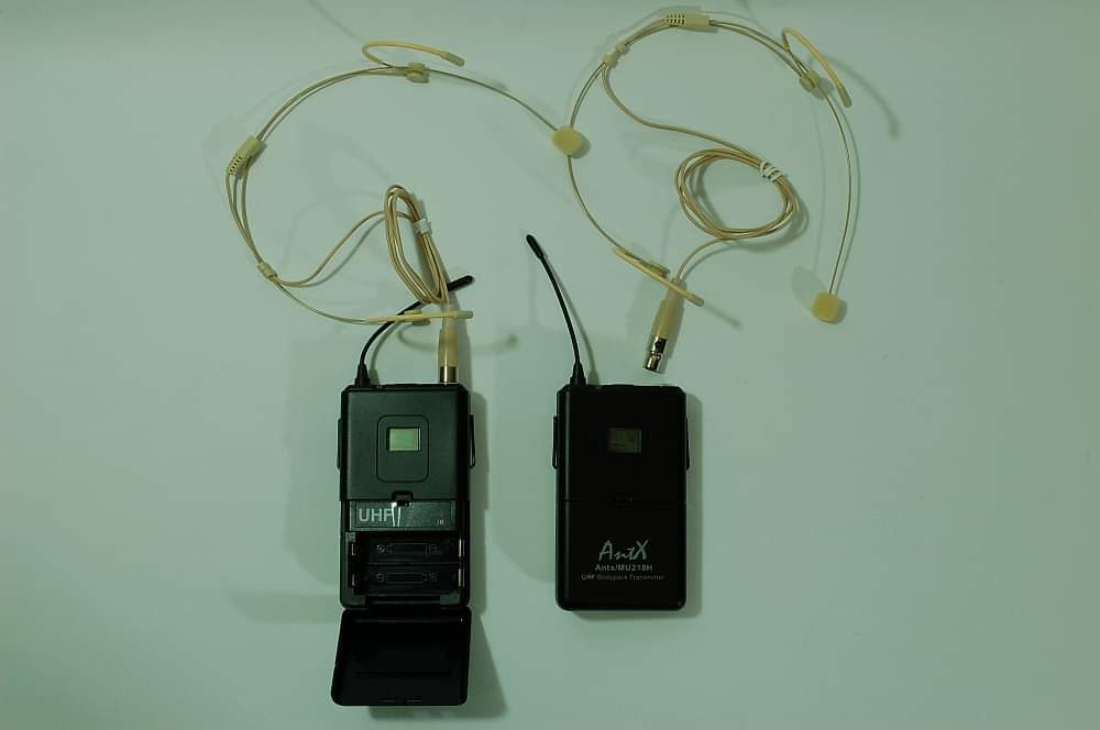  Двоен UHF микрофон MU218H CASE за глава в алуминиев куфар